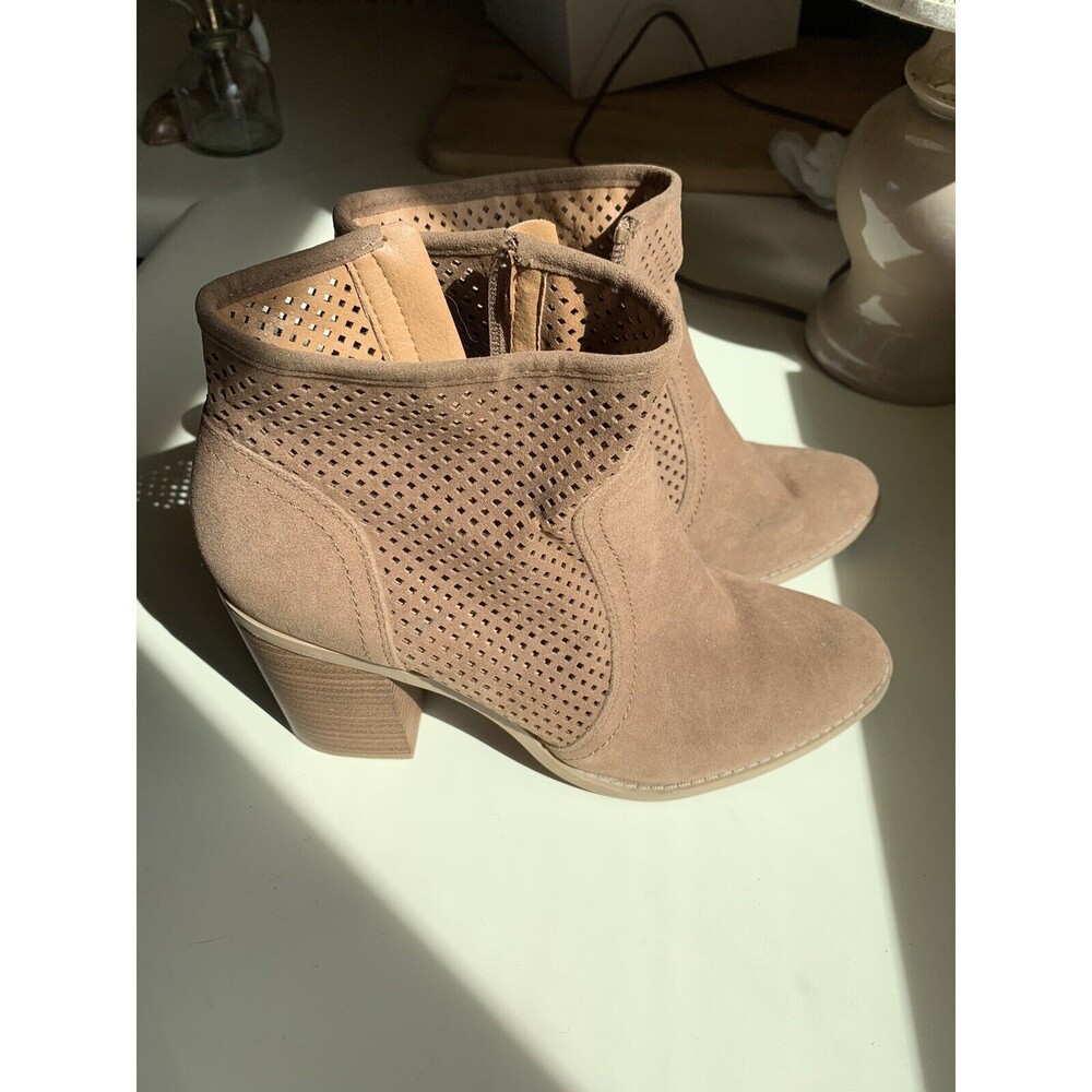 Universal Thread Womens Size 7.5M Brown Ankle Boot Round Toe Block Heel Zip Up